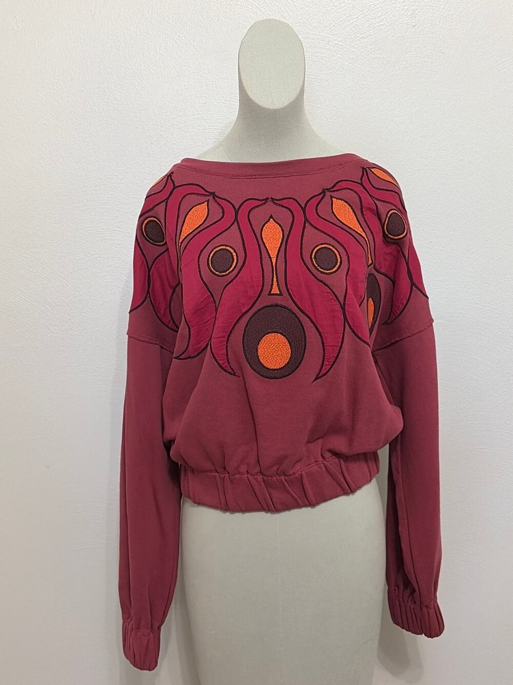 Anthropologie semi cropped embroidered sweater in raspberry color. Size Small